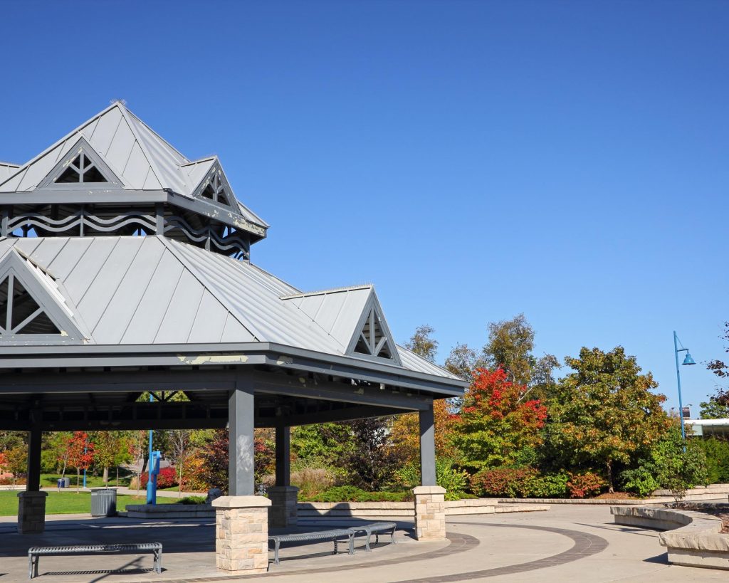 Autumn foliage at Mississauga Memorial Park